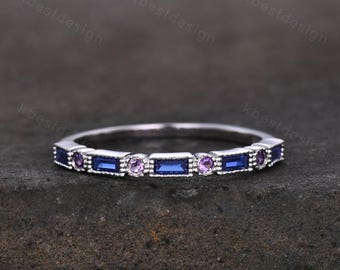 Anillo de boda de zafiro, anillo de media eternidad, anillo de zafiro y amatista, anillo apilable de boda estilo art déco, anillo de aniversario, anillo de plata para mujer