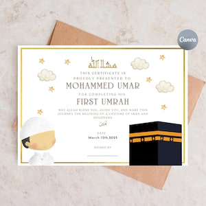 Op de afbeelding: Een certificaat met een gouden rand, met de tekst "Mohammed Umar" en "First Umrah". Het ontwerp bevat illustraties van wolken, sterren en de Kaaba. De datum 13 maart 2025 staat op het certificaat.