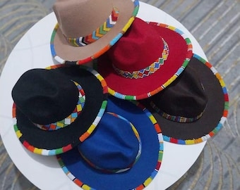 Cappello da sole da donna in stile boho chic da cowboy, con tesa Fedora realizzata a mano con perline
