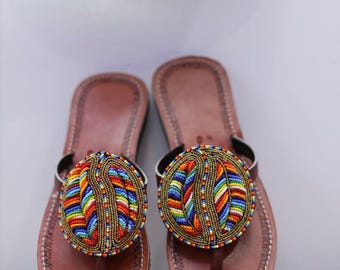 Sandalias africanas con cuentas hechas a mano: zapatos bohemios de cuero para mujer