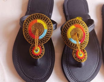 Sandalias africanas con cuentas hechas a mano: zapatos bohemios de cuero para mujer