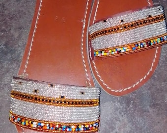 Sandalias africanas con cuentas hechas a mano: zapatos bohemios de cuero para mujer