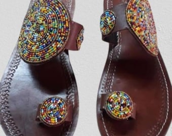 Sandalias africanas con cuentas hechas a mano: zapatos bohemios de cuero para mujer