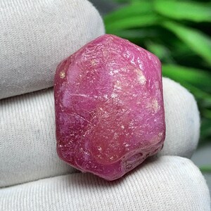 Rubí Raugh relleno de vidrio, 20,6 x 15,3 x 9,5 mm - 36,45 cts, piedra rara para hacer manualidades