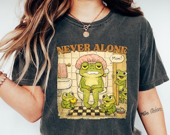 Never Alone Frog Mama Shirt, Funny Mother’s Day Gift, Mom Life Shirt, Vintage Frog Tee, Retro Mom Shirt, Trendy Mama Tee, Gift for Mom