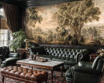 Op de afbeelding: Een luxe woonkamer met een groot landschapsmuurschildering, donkergroene leren Chesterfield bank en fauteuils, en een bruine leren poef. Een salontafel met marmeren blad en een patroonkleed maken het elegante decor compleet.