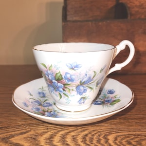 ROYAL STUART BONE china, teacup and saucer set. Made in England