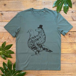 Björn och duva T-shirt, handtryckt i Storbritannien, cool björn-t-shirt, grafik, present till honom