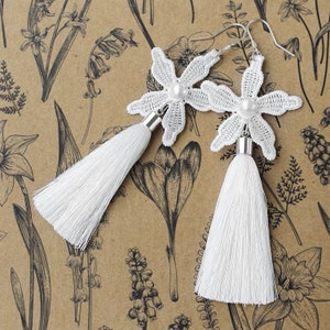 Bridal Floral Earrings, Boho Lace Wedding Statement Tessel Jewelry, Silver Bridal White Flower Accessory, Bacherolette Party Gift