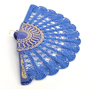 Abanico de encaje azul cobalto: abanico plegable de ganchillo, accesorio para novias españolas.