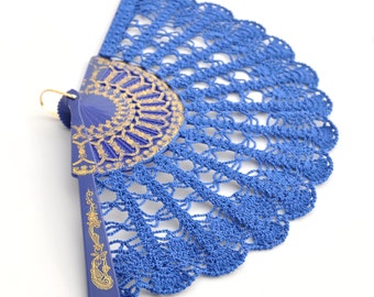 Abanico de encaje azul cobalto: abanico plegable de ganchillo, accesorio para novias españolas.