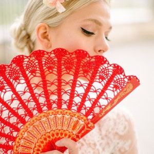 Abanico de mano de encaje rojo navideño, abanico español rojo, abanico de mano, alternativa al ramo de boda, regalo para ella, abanico de boda español