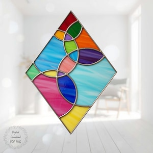 Può includere: Una vetrata colorata a forma di diamante. Il design presenta cerchi sovrapposti nei toni del rosso, arancione, giallo, verde, blu e viola, incorniciati da un bordo in metallo argentato. Le parole "Digital Download PDF PNG" sono in basso a sinistra.