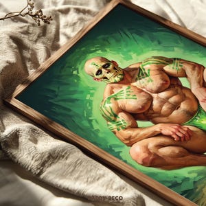 Puede incluir: Impresión artística enmarcada que presenta una figura musculosa con rostro de calavera y marcas verdes. La obra de arte está sobre un fondo verde y enmarcada en un marco de madera. La impresión tiene un estilo surrealista y artístico.