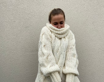 Large Whit Sweater