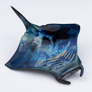 Hanging Glass Manta Ray Ornament, Lampwork Sea Life Sculpture, Ocean and Marine Life Art image 2