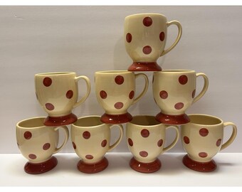 Juego de 8 tazas con base SIENA de Gail Pittman, color amarillo y rojo con lunares, Southern Living.