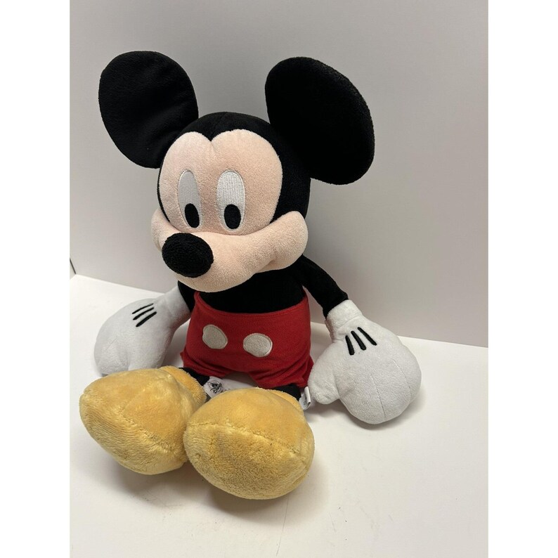 Peluche clásico de Mickey Mouse de Disney Store, tipo puf, de 45 cm (18 pulgadas), 2017 imagen 2