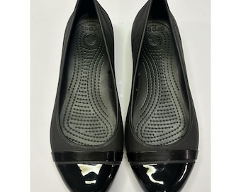 Crocs Women's Ballet Flats Gianna Alice Black Patent Cap Toe Size 7 Comfort