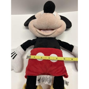 Peluche clásico de Mickey Mouse de Disney Store, tipo puf, de 45 cm (18 pulgadas), 2017 imagen 14