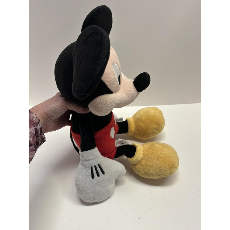 Peluche clásico de Mickey Mouse de Disney Store, tipo puf, de 45 cm (18 pulgadas), 2017 imagen 3