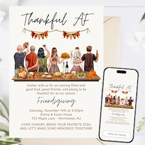 Peut inclure: Une carte d'invitation pour Friendsgiving avec le texte Thankful AF, une illustration de six personnes à table avec de la nourriture et des boissons, et les détails de l'événement. Un smartphone affiche la même invitation numérique.