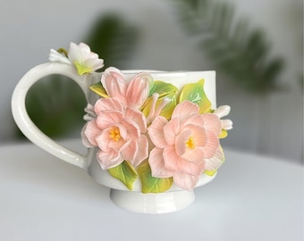 Taza de cerámica artesanal con diseño floral / Taza de café con peonía rosa esculpida