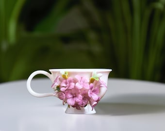 Taza de café artesanal con diseño floral lila – Taza de té de porcelana esculpida