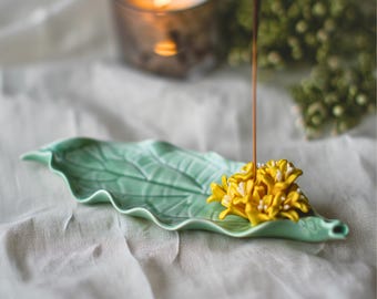 Porta incienso de hojas de cerámica floral / Bandeja verde celadón artesanal
