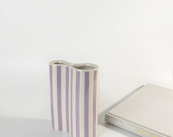 Boutique Artisan 'Clash Wiggle' Hand-Painted Ceramic Vase - Mauve off white