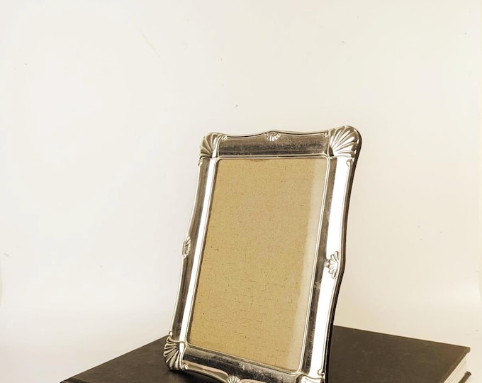 Vintage 1980s Scalloped Silver Plated Photo Frame - Sea Shells & Silver
