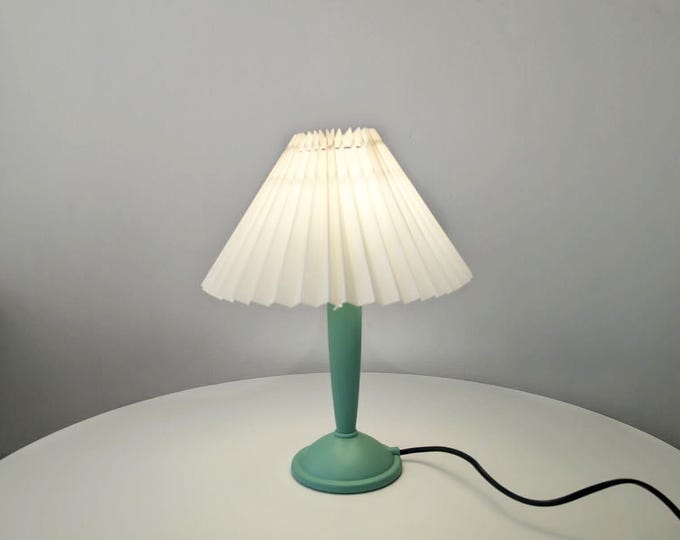 Veneta Lumi Cindy Vintage Pastel Green Table Lamp – Made in Italy – 1990s Design – Space Age Lamp - Pleated lampshade Beige