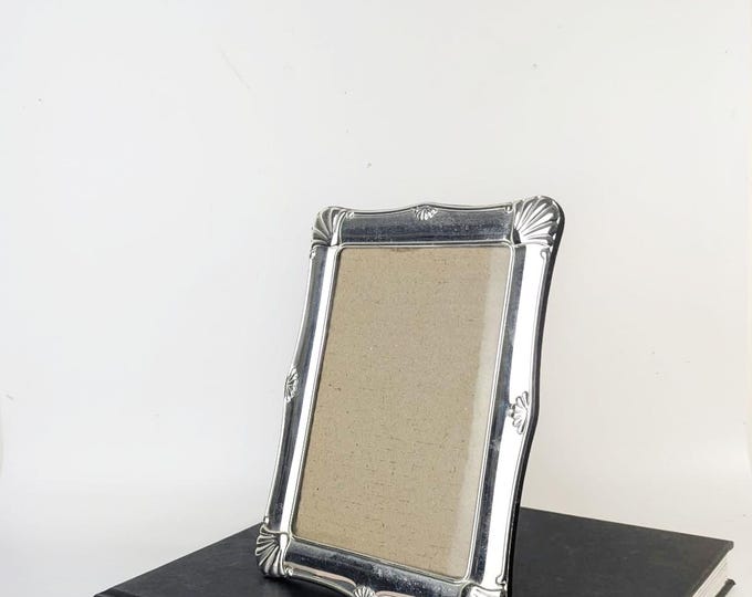 Vintage 1980s Scalloped Silver Plated Photo Frame - Sea Shells & Silver