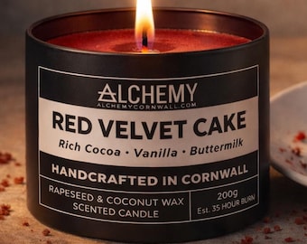 Vela aromática con aroma a pastel Red Velvet / Cacao intenso • Vainilla • Suero de leche / Cera 100% natural de coco y colza / Hecha a mano en Cornualles