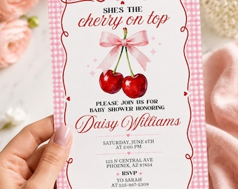 Plantilla de invitación para baby shower con diseño de cerezas, invitación editable en Canva, baby shower "Ella es la cereza en la cima", invitación para baby shower con estampado de cuadros rosas.