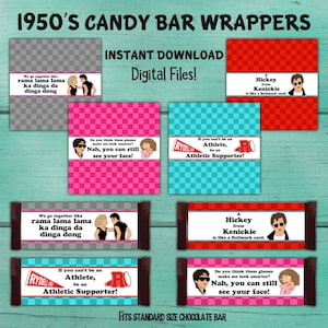 Può includere: Otto involucri di barretta di cioccolato stampabili con personaggi e citazioni dal film "Grease" degli anni '80. Gli involucri sono progettati per adattarsi alle barrette di cioccolato di dimensioni standard. Il testo sugli involucri include citazioni come "We go together like rama lama lama ka dinga da dinga dong" e "If you can't be an Athlete, be an Athletic Supporter!"