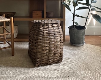 vintage storage basket with lid antique primitive Adirondack farmhouse antiques