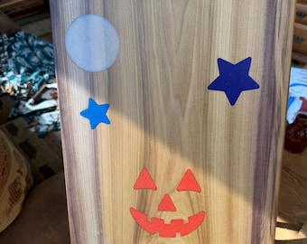 Handgemaakte Halloween-populieren serveerplank
