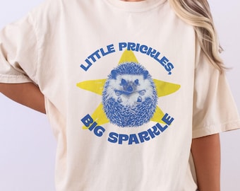 Petits épines, gros t-shirt scintillant, joli t-shirt graphique étoile hérisson, cadeau adorable pour les amoureux des animaux. T-shirt céleste fantaisiste