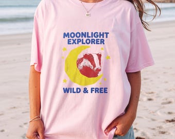 Chemise explorateur au clair de lune, t-shirt sauvage et libre, t-shirt animal lune mignon, t-shirt graphique ciel nocturne, cadeau pour les amoureux de la nature, chemise couleurs confort