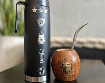 Combo Mate Algarrobo + Termo 1L Negro | Selección Argentina | Sol de Mayo en Bronce + Grabado del Himno | Bombilla Incluida | TRANQUIMATE
