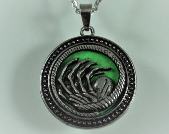 Aliens Facehugger Xenomorph Pendant Necklace Green Glow in the Dark Men's Women's Gift Handmade
