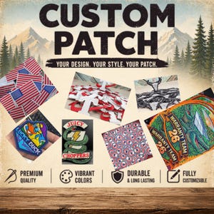 Op de afbeelding: Een advertentie voor aangepaste patches. De afbeelding toont verschillende patchontwerpen, waaronder Amerikaanse vlaggen, een slang met bliksemschichten en een draak. Tekst luidt "CUSTOM PATCH" en "YOUR DESIGN. YOUR STYLE. YOUR PATCH."