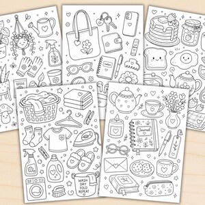 Puede incluir: Cinco hojas de colorear en blanco y negro con ilustraciones estilo garabato que incluyen art&iacute;culos del hogar, ropa, comida, plantas y papeler&iacute;a. Cada p&aacute;gina contiene varios dibujos peque&ntilde;os y distintos con motivos de corazones.