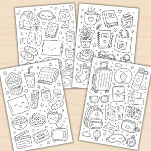 Puede incluir: Tres p&aacute;ginas para colorear en blanco y negro con ilustraciones estilo garabato. Los dise&ntilde;os incluyen pijamas, libros, velas, un oso de peluche, palomitas de ma&iacute;z, un televisor, una maleta, una mochila, una c&aacute;mara, un mapa y varios art&iacute;culos de viaje y hogar.