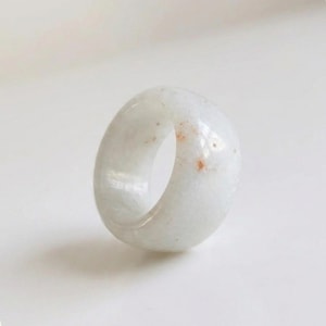 Jade Statement Ring Damen – handgemacht – creme Naturstein mit braun-bronzer Maserung