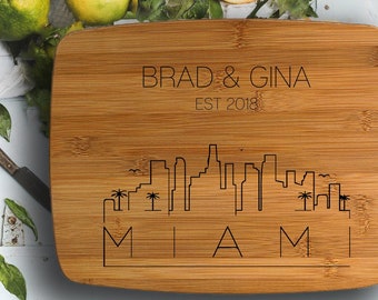 Miami City Skyline Design - Planche à découper gravée, planche à découper personnalisée, cadeau de mariage, cadeau de pendaison de crémaillère
