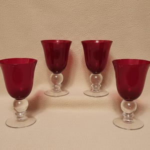 Verres à vin Holiday Gems Ruby de Lenox, gobelets en verre couleur canneberge, verres à pied à pied en forme de boule rouge rubis, verres à pied uniques et rares
