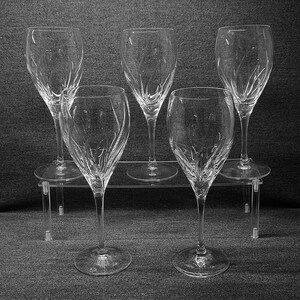 Mikasa Agena Kristall-Stielgläser, Klarglas mit vertikalen Wirbellinien, elegante Vintage-Ersatzgläser, luxuriöse Kristall-Weingläser