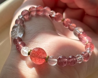 Natuurlijke aardbeienkwartsarmband – Bixie-bedel, stapelsieraden